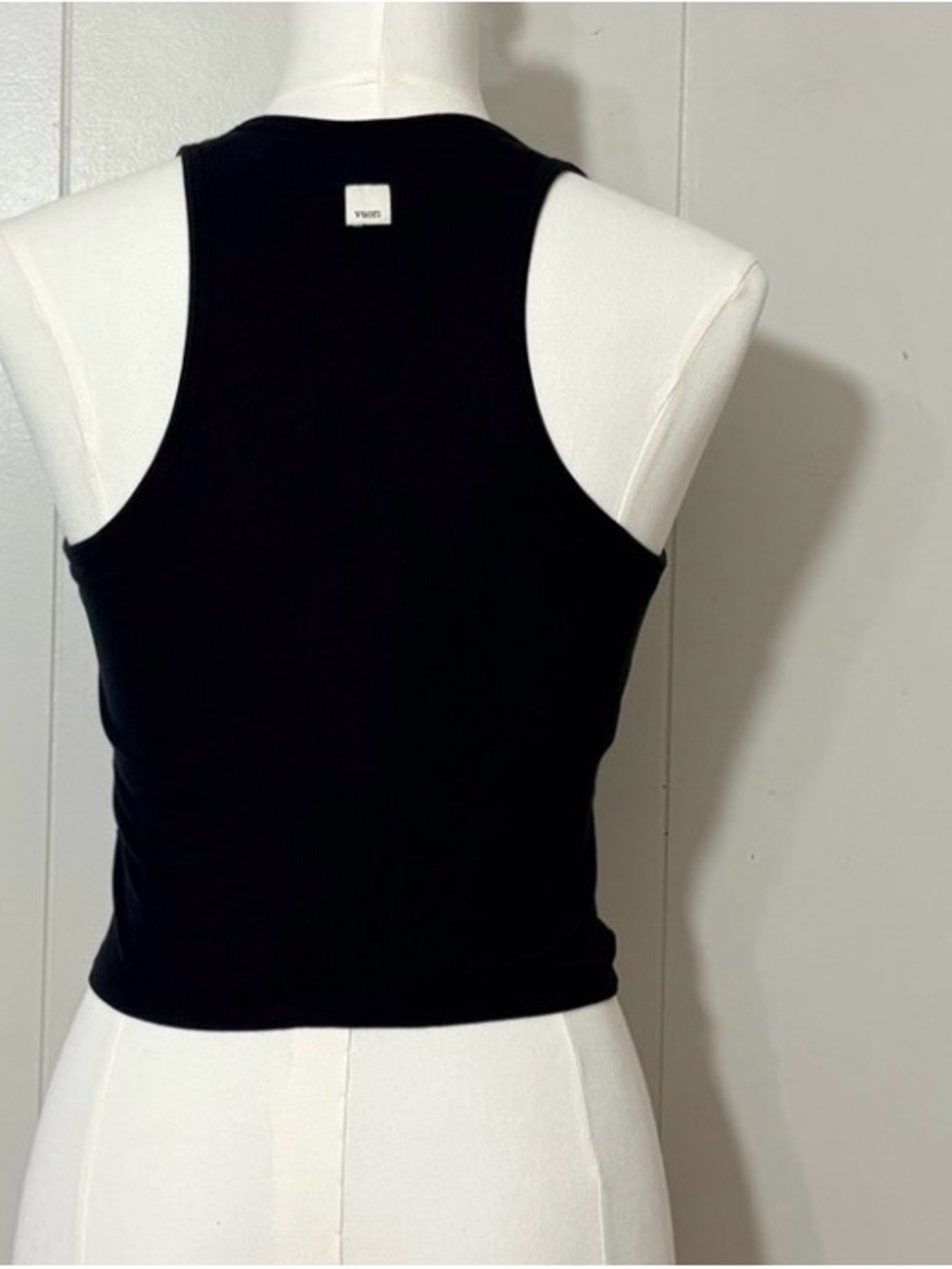 Vuori pose pylo tank. Black Ribbed Cropped Tank - Picture 4 of 6